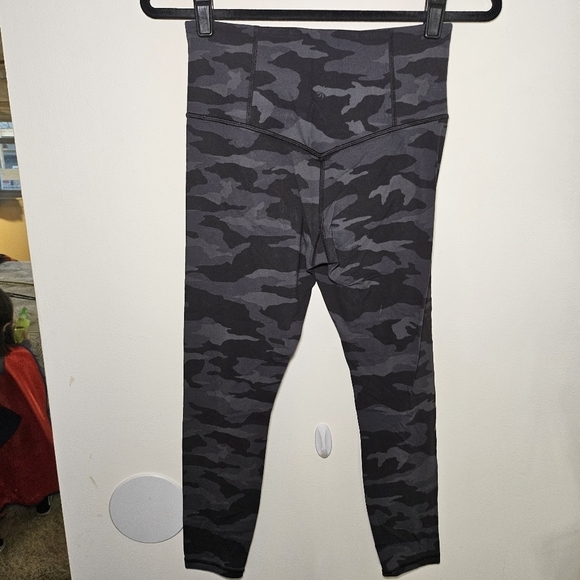 VGUC Athleta Elation Camo 7/8 tight Black Grey Small - Picture 5 of 12